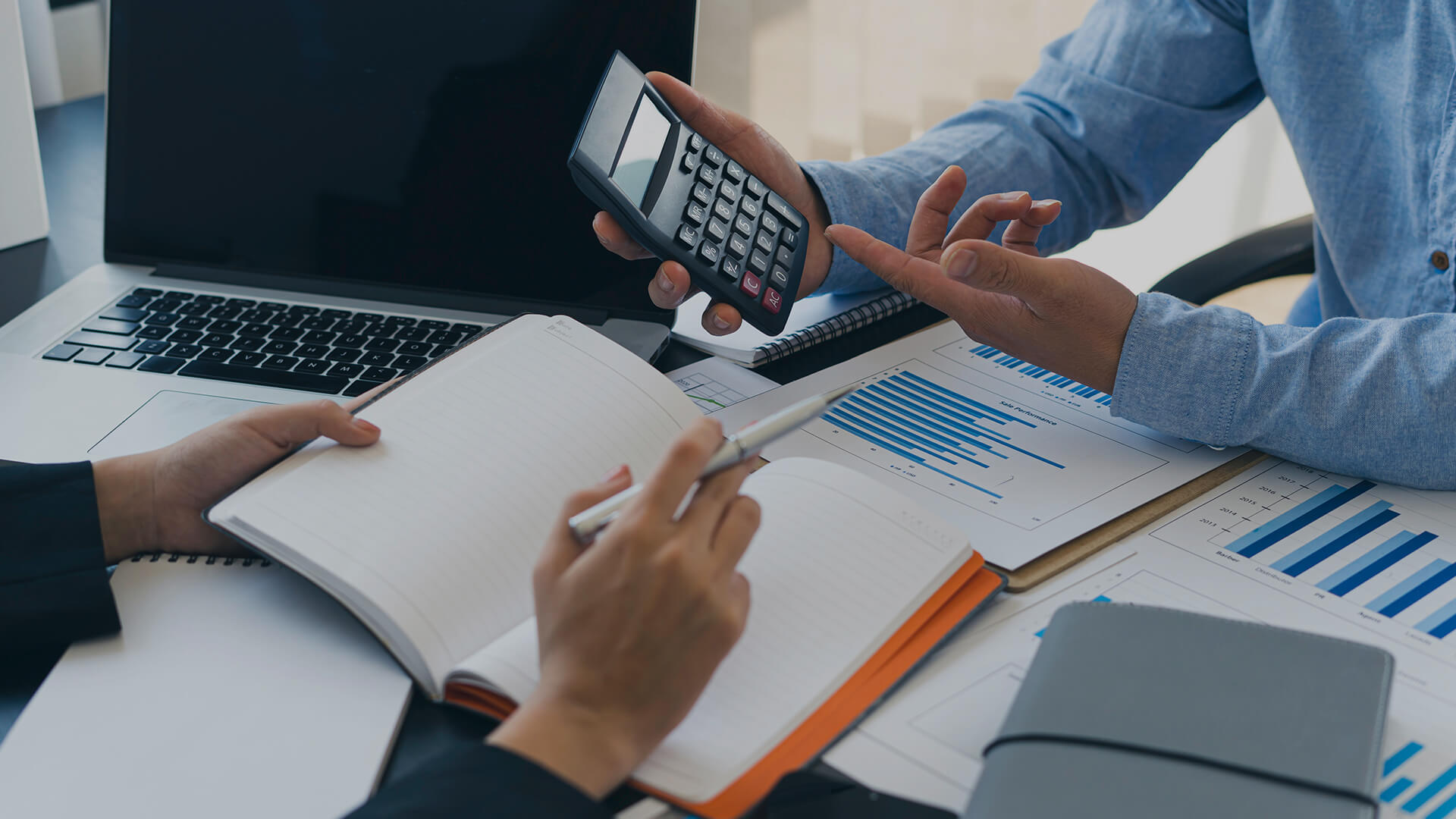 Start an accounting and bookkeeping business in Dubai